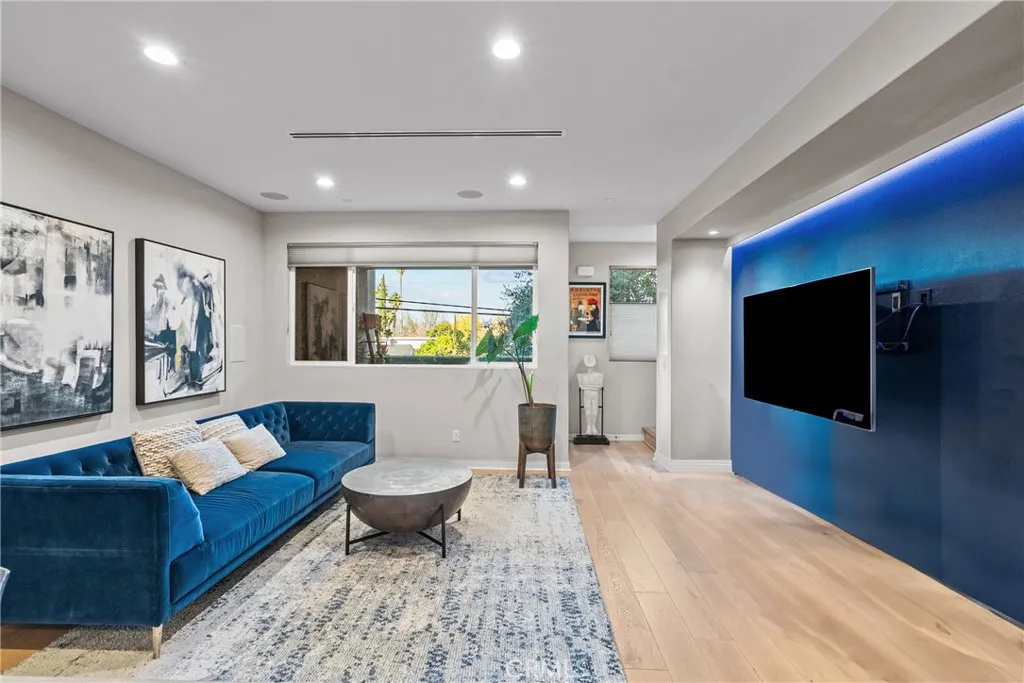 Additional image 8 of 13135 W Lumina Way, Valley Glen, CA 91401