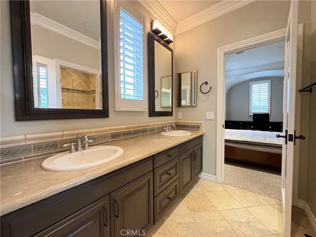 Additional image 20 of 19 Momento, Irvine, CA 92603