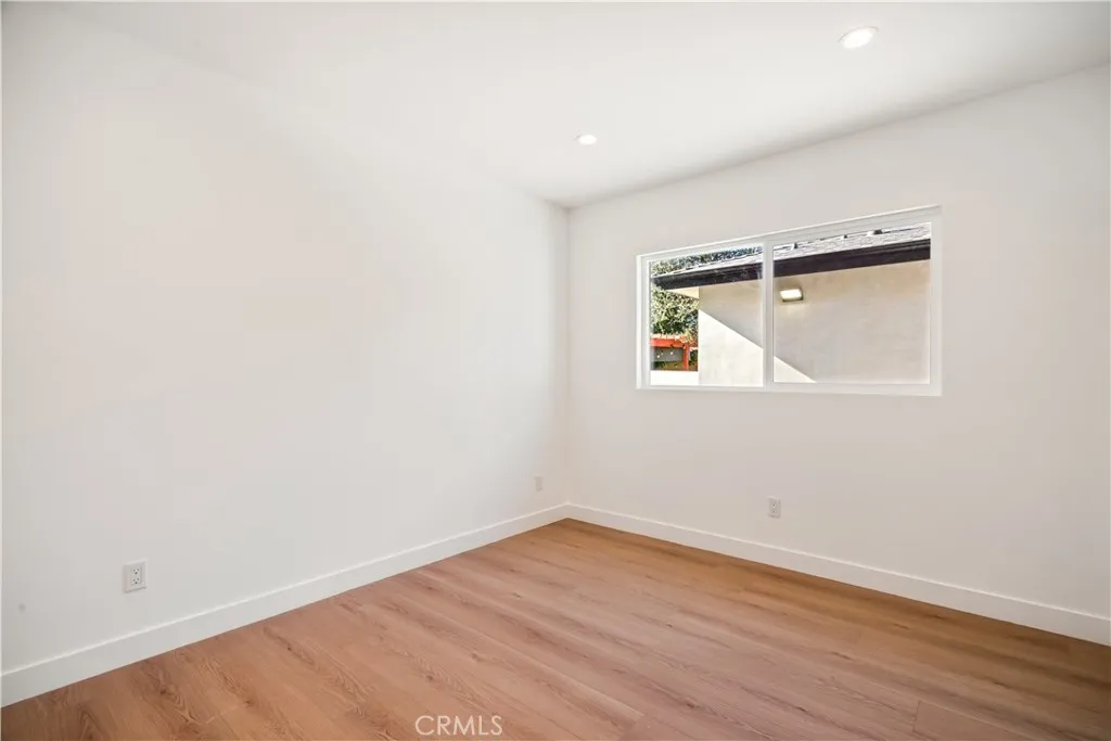 Additional image 9 of 6933 Jellico Avenue, Lake Balboa, CA 91406