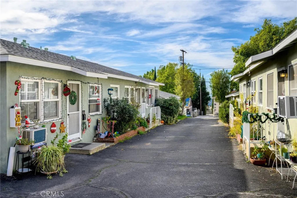 Additional image 36 of 10230 Silverton Unit 2, Tujunga, CA 91042