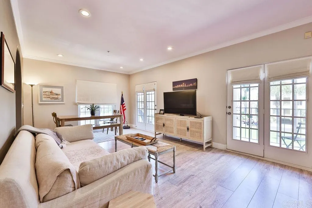 Additional image 118 of 229 Orange Ave Unit 3, Coronado, CA 92118