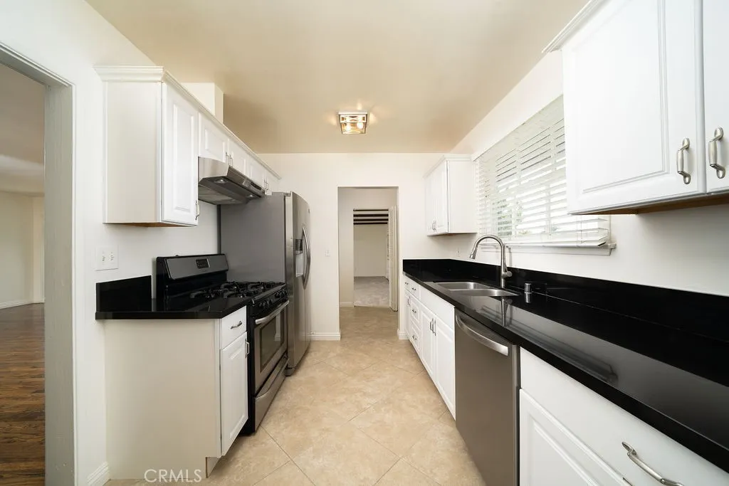 Additional image 48 of 2542 Vuelta Grande Ave, Long Beach, CA 90815