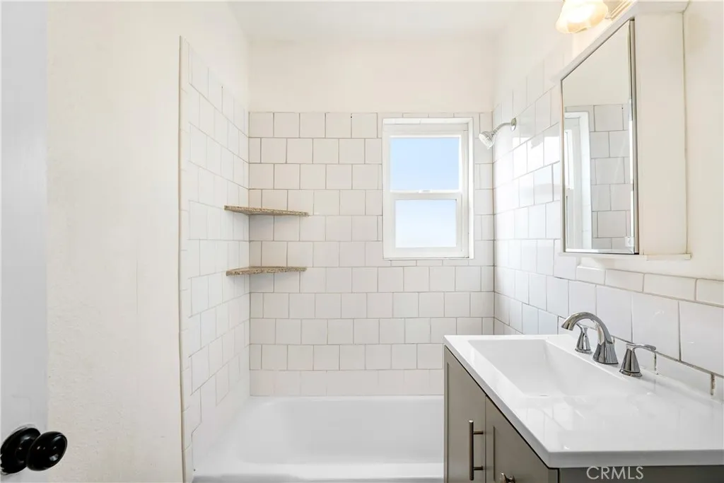 Additional image 39 of 750 W 118th St, Los Angeles, CA 90044