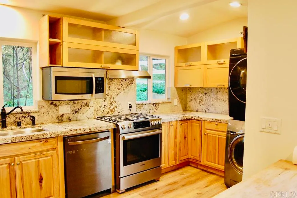 Additional image 2 of 736 Mar Vista Dr, Vista, CA 92081