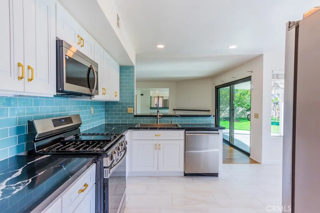 Additional image 75 of 20558 Romar Ln, Los Angeles, CA 91350