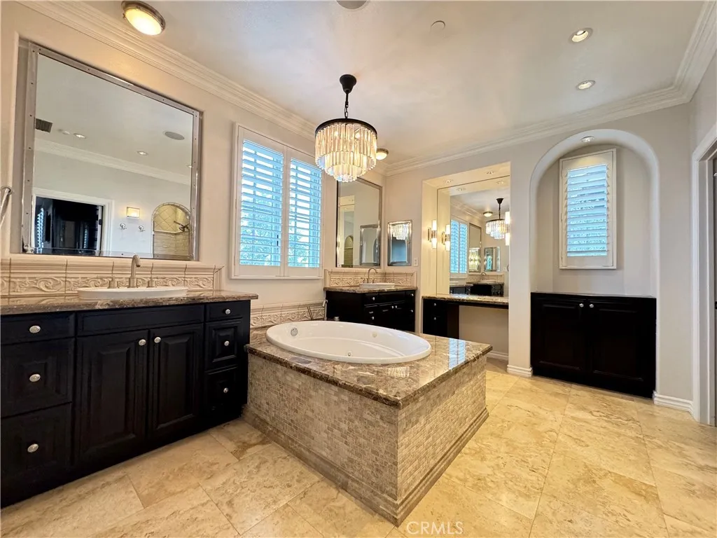 Additional image 12 of 19 Momento, Irvine, CA 92603