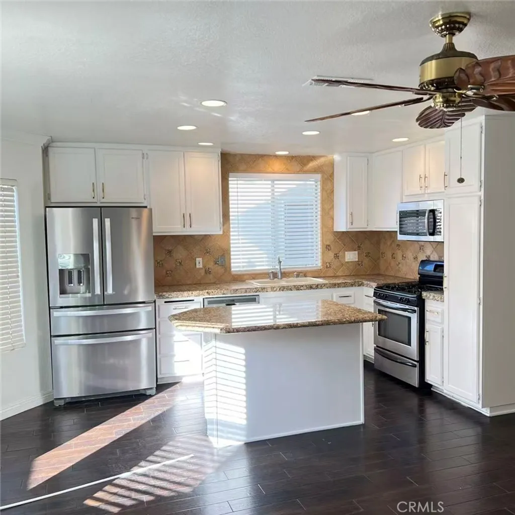 Additional image 4 of 585 Springbrook N, Irvine, CA 92614