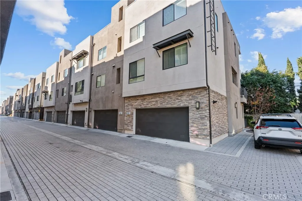 Additional image 36 of 13135 W Lumina Way, Valley Glen, CA 91401