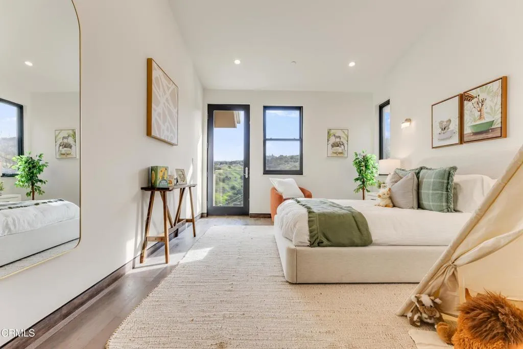 Additional image 9 of 12480 Viewcrest Road, Los Angeles, CA 91604