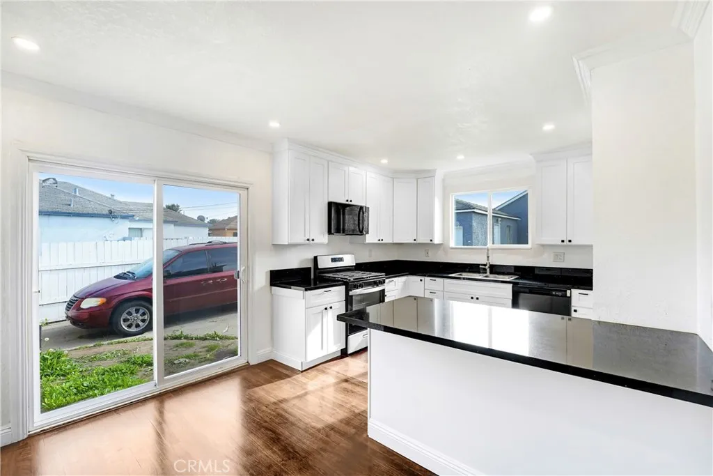 Additional image 30 of 750 W 118th St, Los Angeles, CA 90044