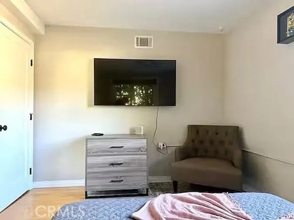 Additional image 7 of 2597 Dearborn, Los Angeles, CA 90068