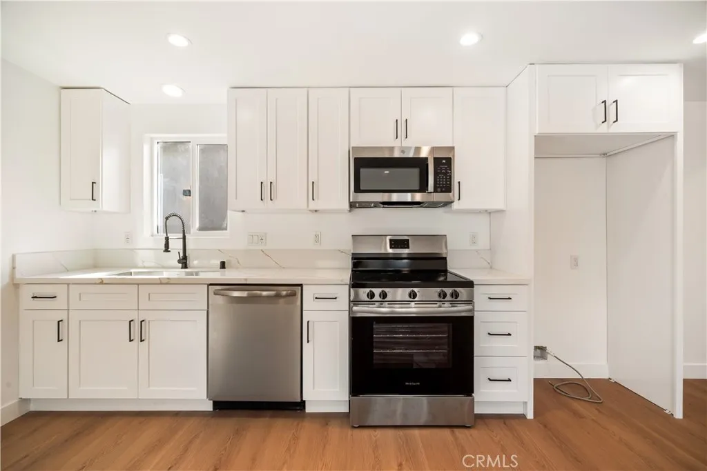 Additional image 9 of 6937 Jellico Avenue, Lake Balboa, CA 91406