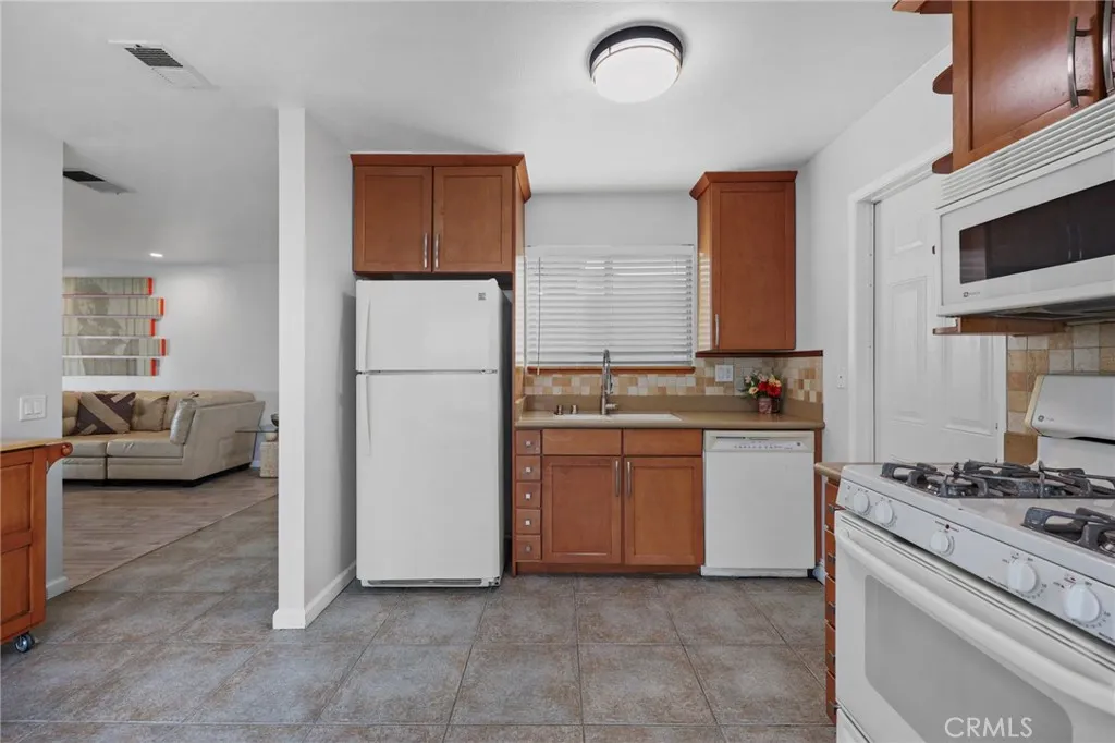 Additional image 11 of 43744 Virginia Ave, Palm Desert, CA 92211