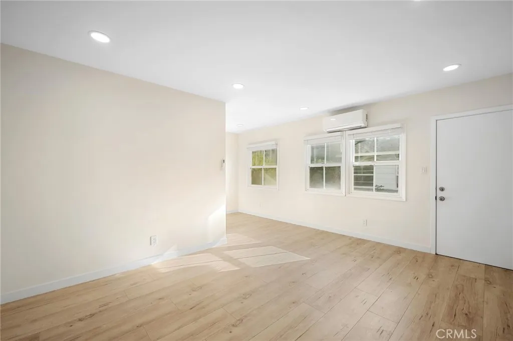 Additional image 25 of 10230 Silverton Unit 2, Tujunga, CA 91042