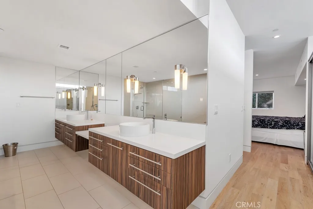 Additional image 75 of 16518 Moorpark Street, Encino, CA 91436