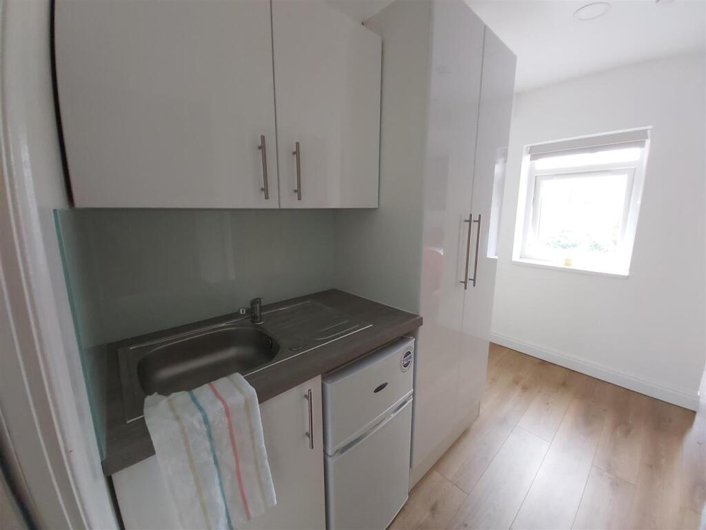 Additional image 4 of Dale road