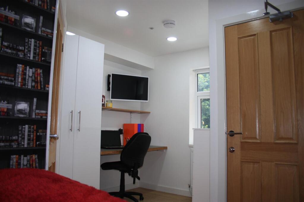 Additional image 10 of Next to University