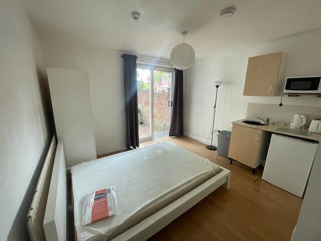 房产图片 2 - 沃尔沃莱特路，厄丁顿