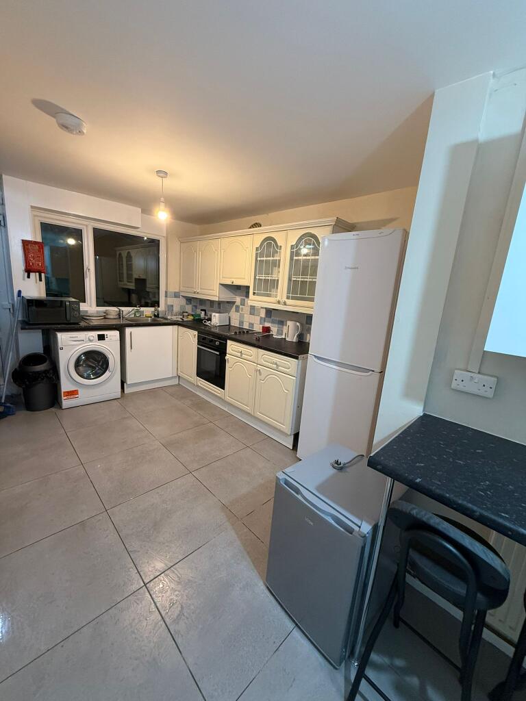 Additional image 9 of 5 Bed New Property Available In Kings Norton