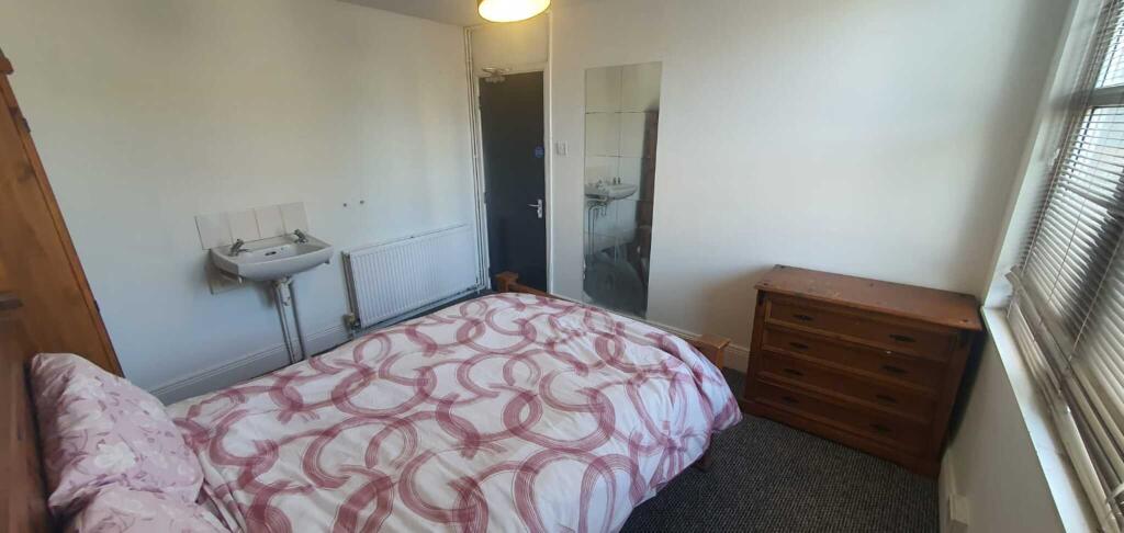 Additional image 2 of Double room available near City Centre, B29