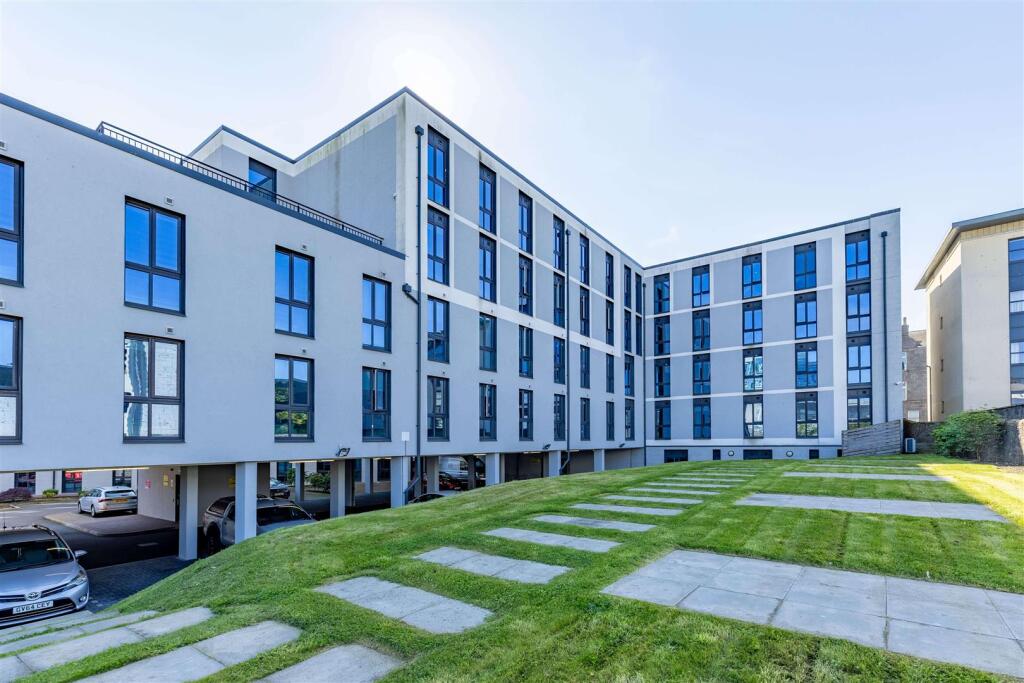 Additional image 14 of Aberdeen | Student | September | AB11