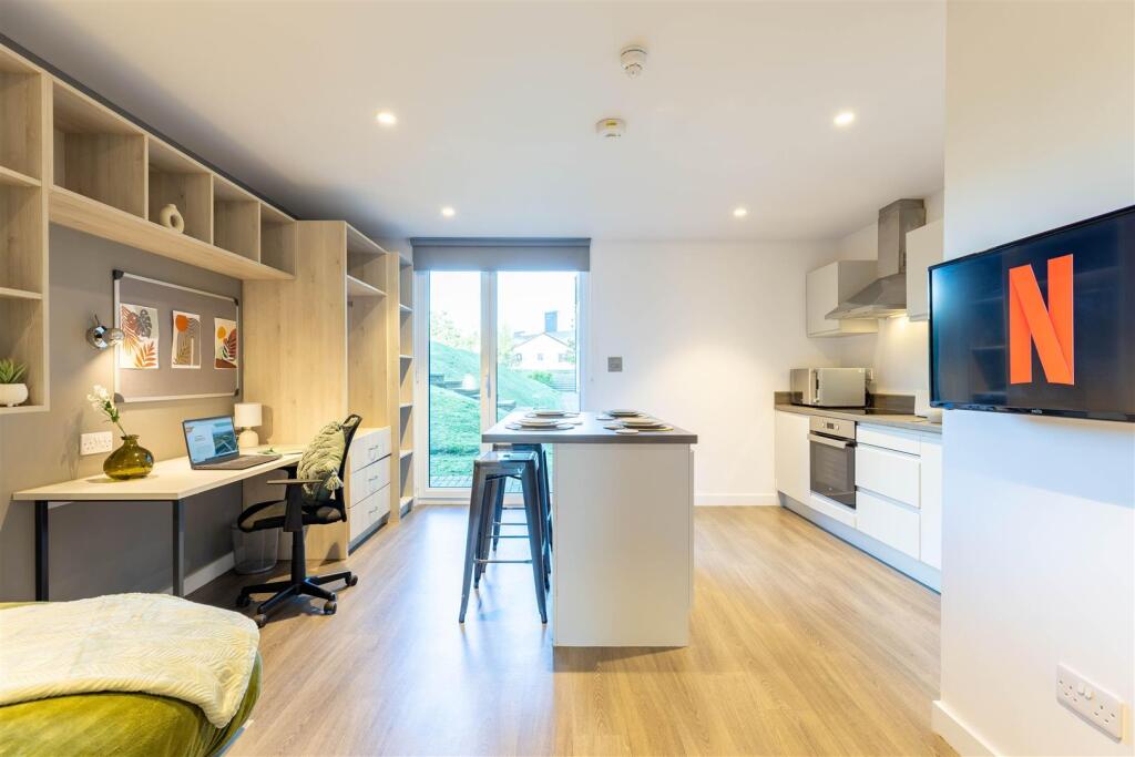 Additional image 11 of Aberdeen | Student | September | AB11