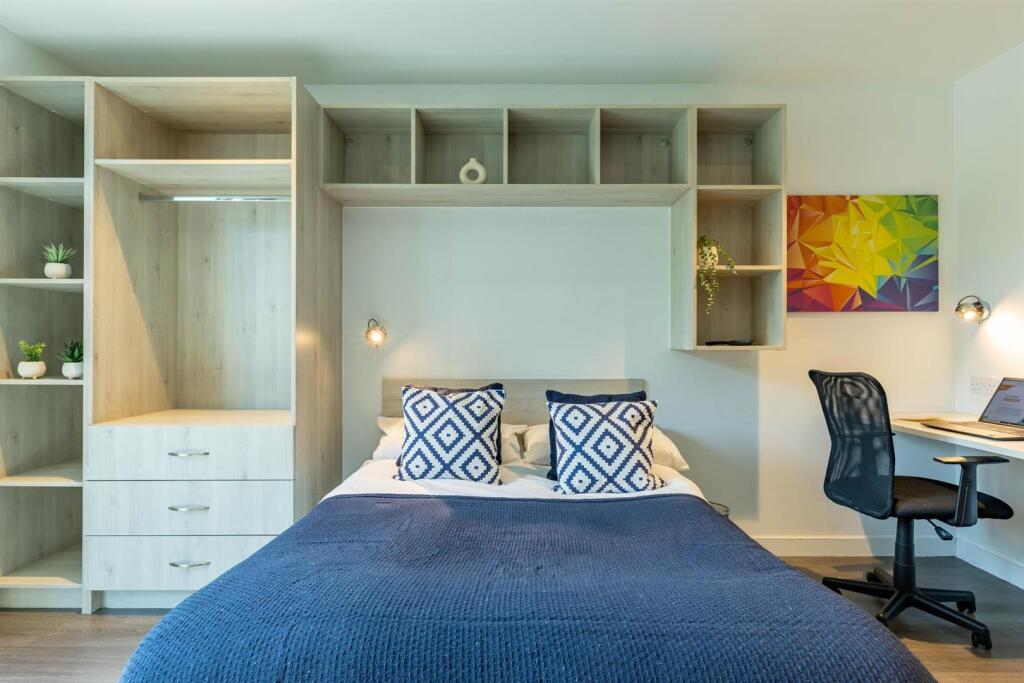 Additional image 3 of Aberdeen | Student | September | AB11