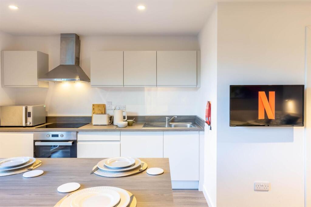 Additional image 6 of Aberdeen | Student | September | AB11