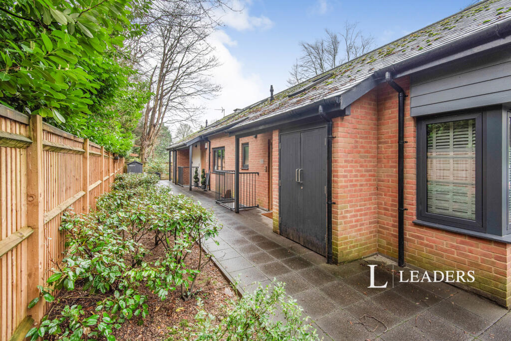 Additional image 2 of Sadlers Lodge, 40 New Road, AL6