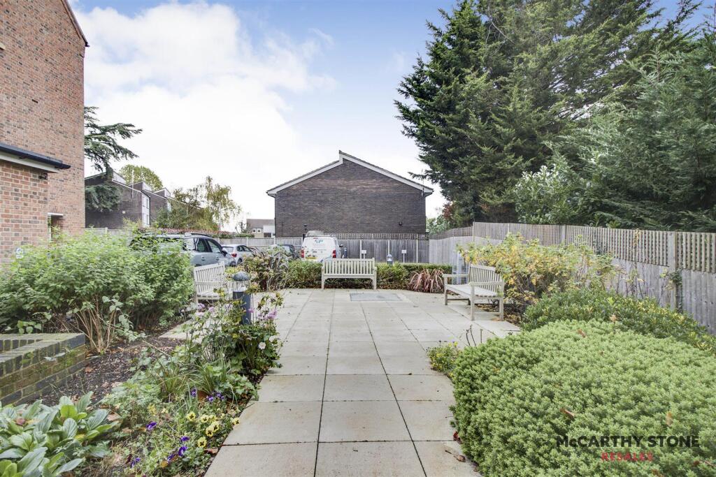 Additional image 19 of Great North Road, Hatfield