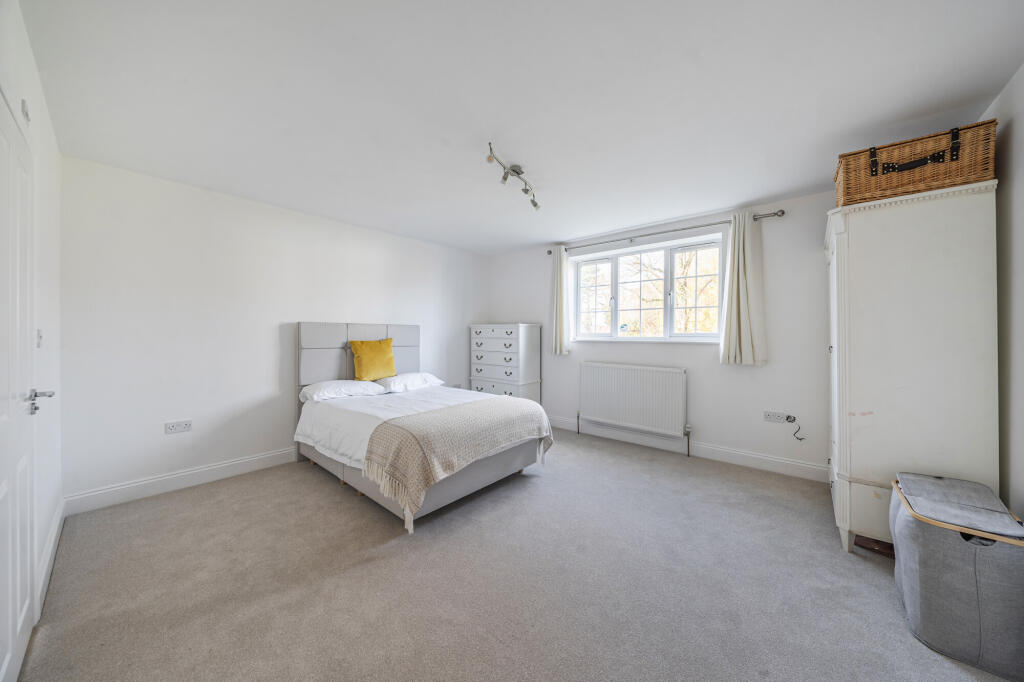 Additional image 13 of Long Buftlers, Harpenden, AL5