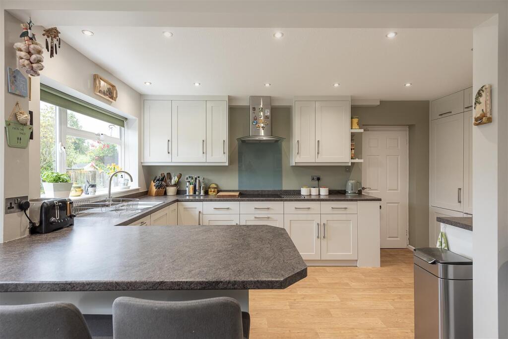 Additional image 14 of Tuffnells Way, Harpenden