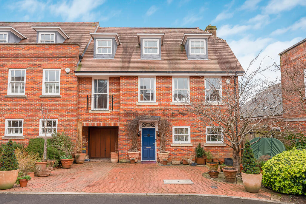 Additional image 24 of Miller Close, Redbourn, AL3