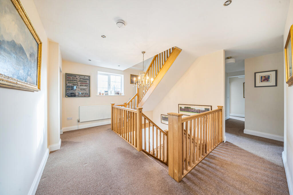 Additional image 10 of Long Buftlers, Harpenden, AL5