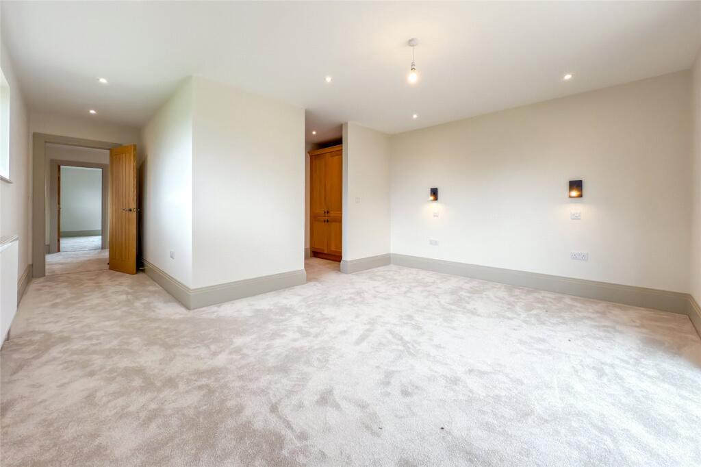 Additional image 24 of Oak Tree House, Kennel Lane, Kinsbourne Green, Harpenden, Hertfordshire, AL5