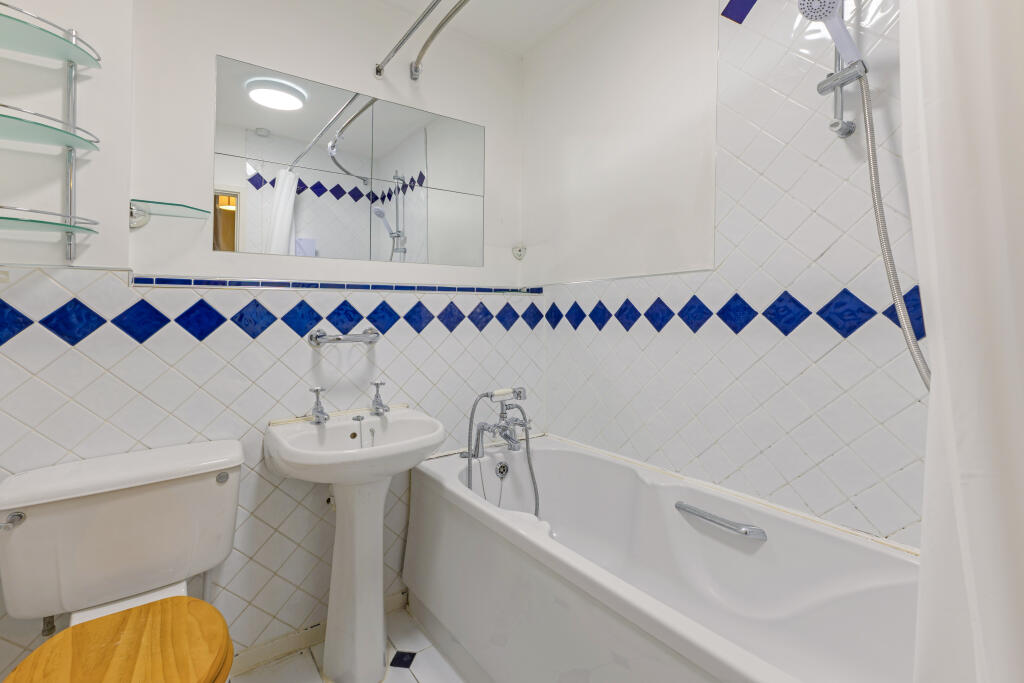 Additional image 7 of Robin Court, Harpenden, AL5