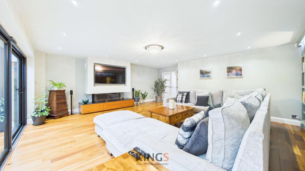 Additional image 16 of Upland Drive, Brookmans Park, AL9