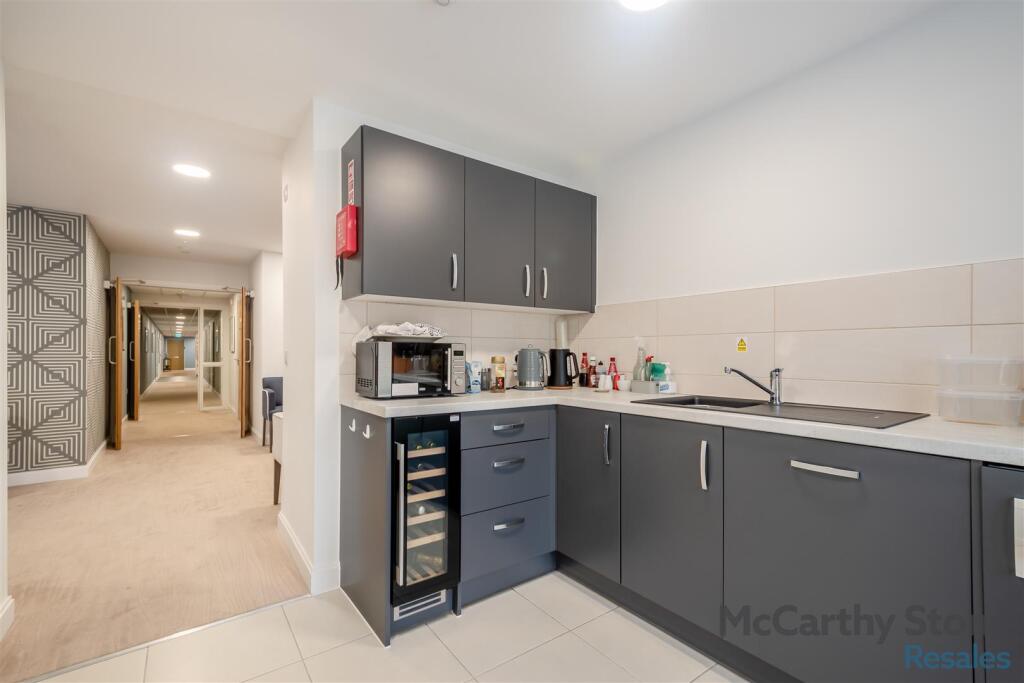 Additional image 37 of Great North Road, Hatfield