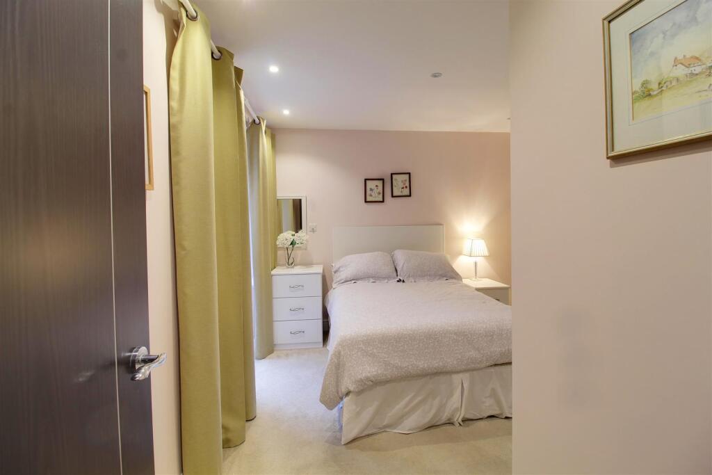 Additional image 19 of Bradmore Way, Brookmans Park