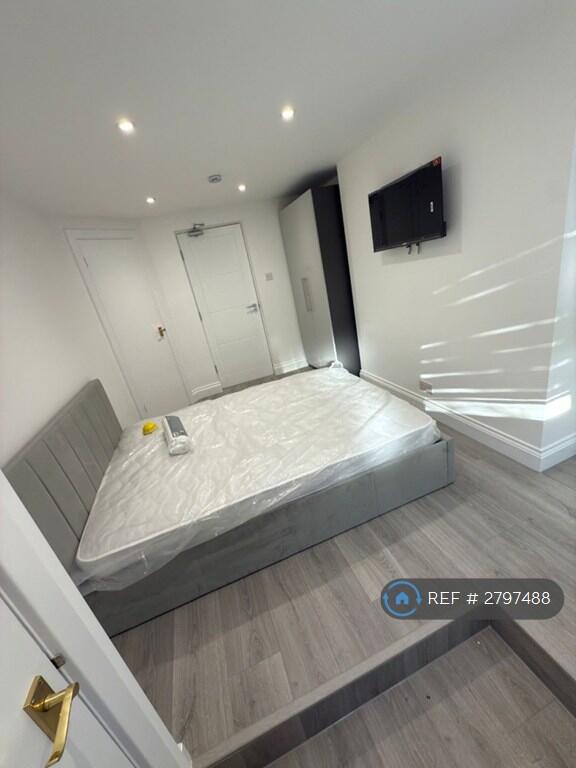 Additional image 5 of How Wood, Park Street, St. Albans, AL2