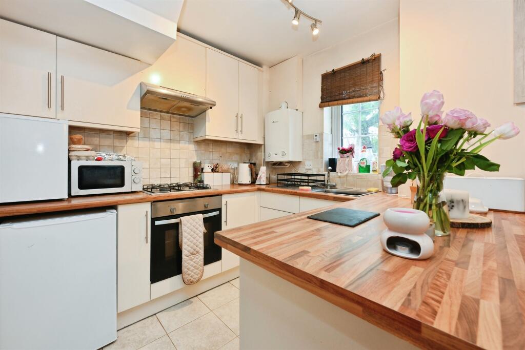 Additional image 4 of Applecroft Road, Welwyn Garden City