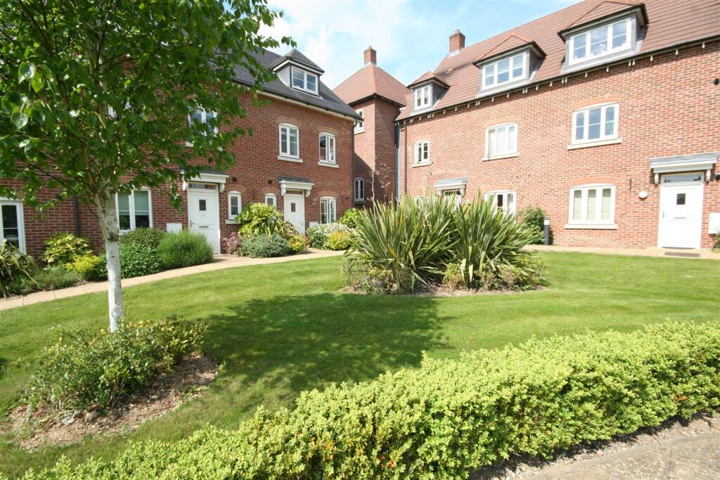 Avian Avenue, Frogmore