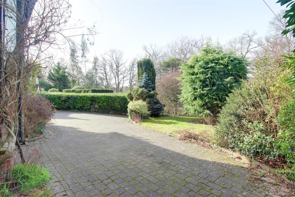 Additional image 32 of Great North Road, Brookmans Park,