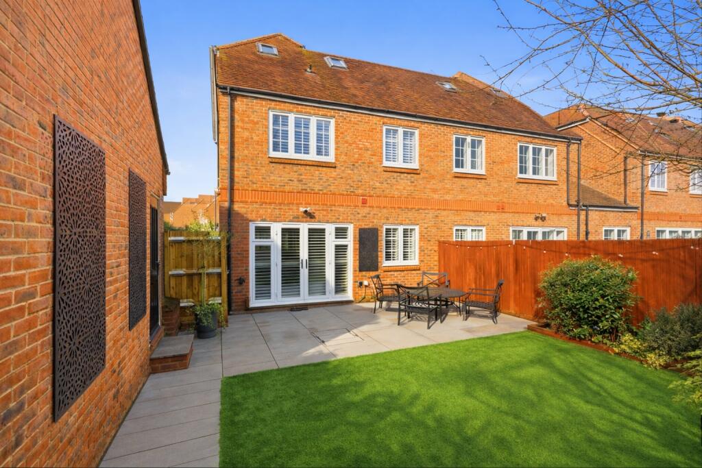 Additional image 3 of Mortimer Crescent, Kings Park, St. Albans, Hertfordshire, AL3