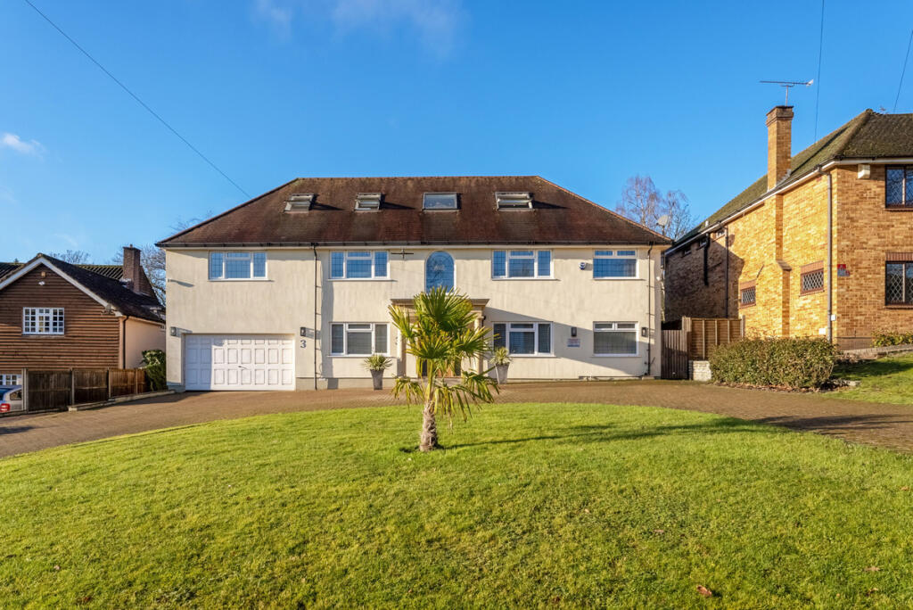 Pine Grove, Brookmans Park, AL9