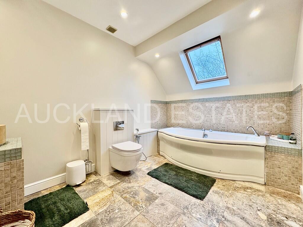 Additional image 26 of Foxes Lane, Brookmans Park, AL9