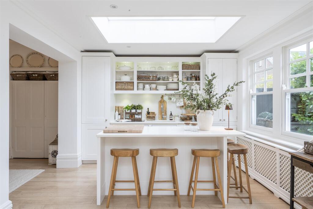 Additional image 19 of Hollybush Lane, Harpenden