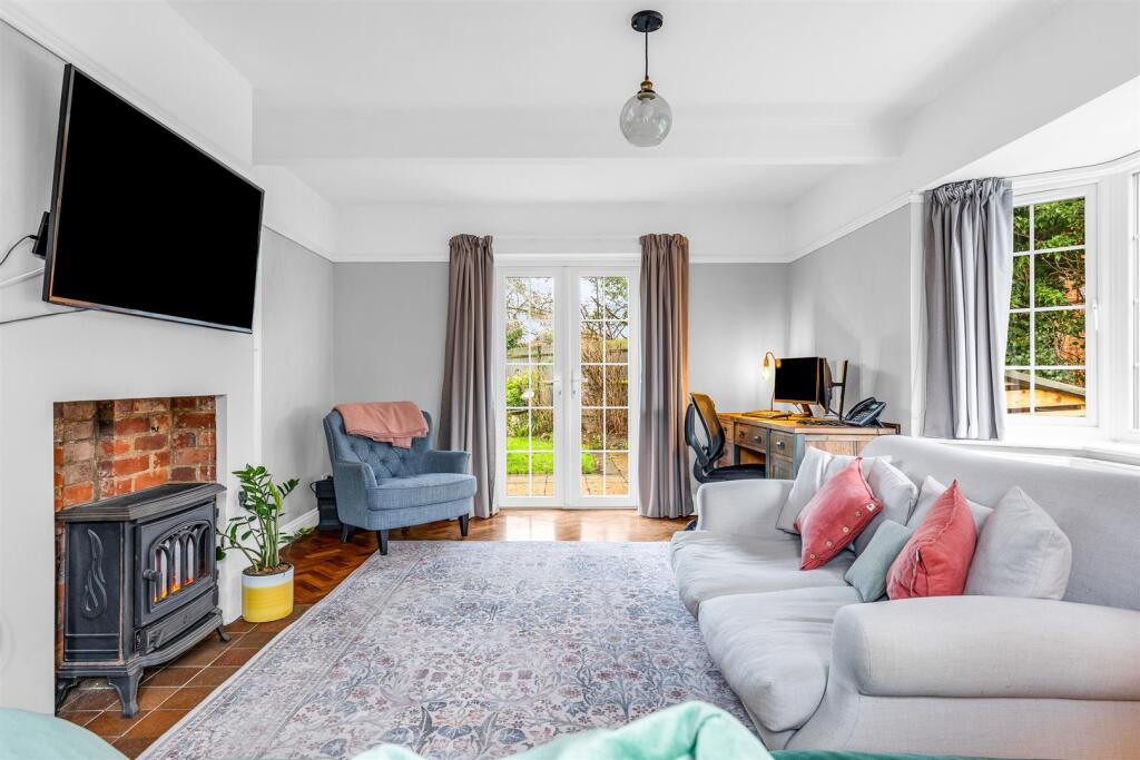 Additional image 34 of Youngs Rise, Welwyn Garden City