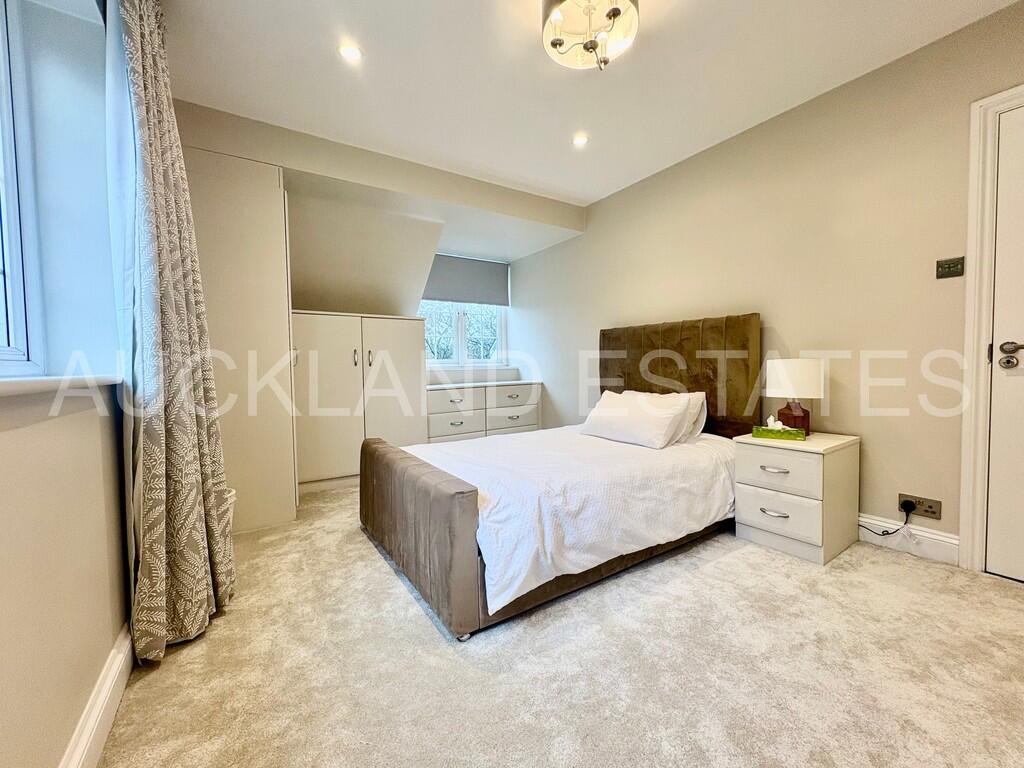 Additional image 32 of Foxes Lane, Brookmans Park, AL9