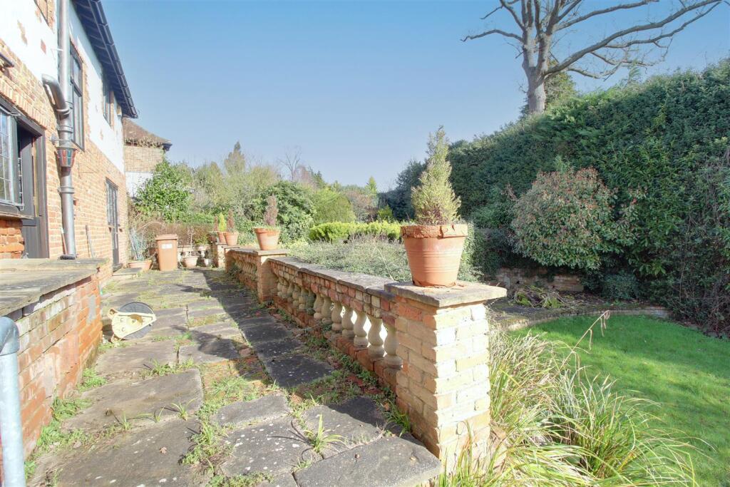 Additional image 29 of Great North Road, Brookmans Park,